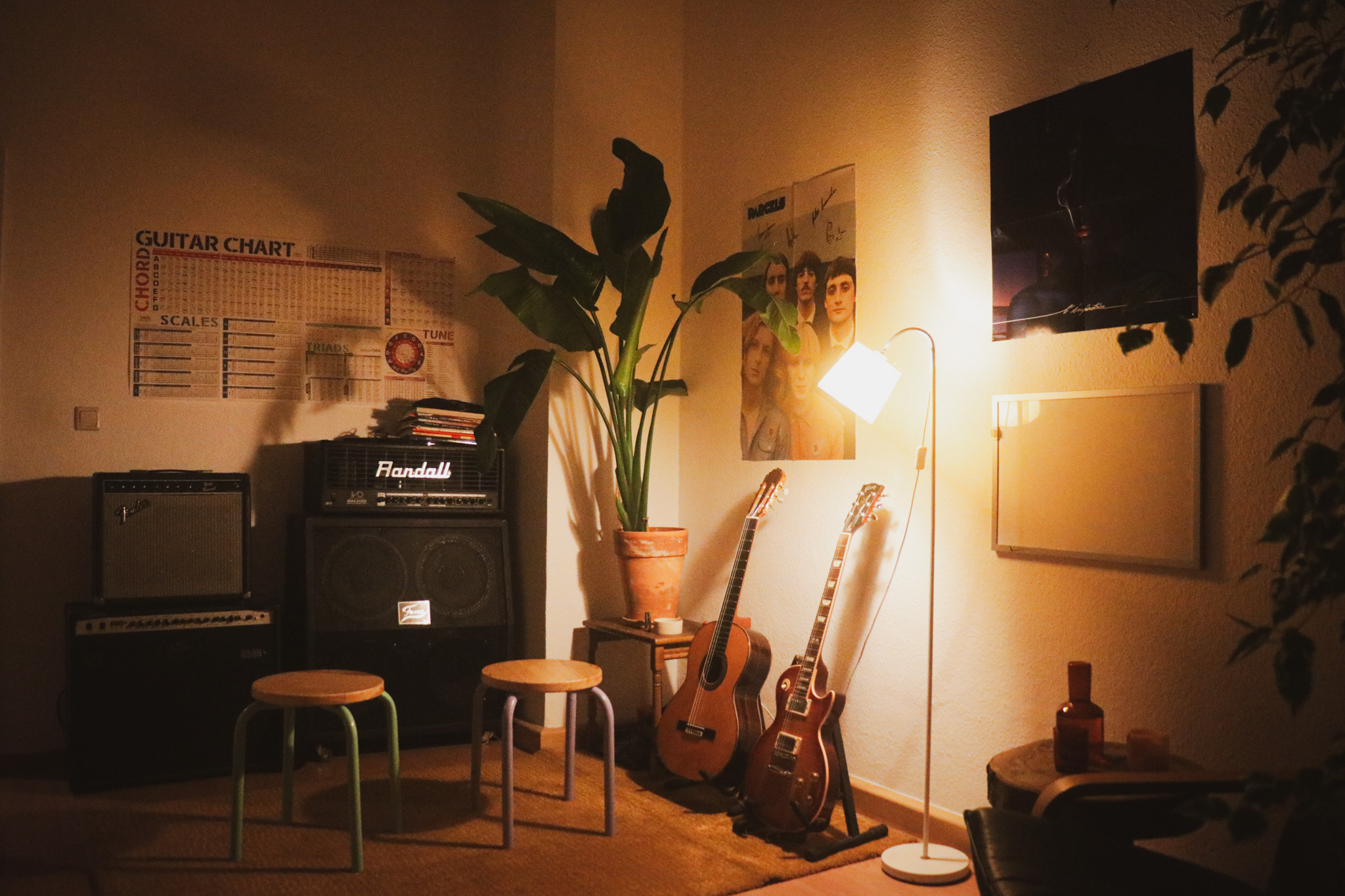 Gitarrenlehrer der kleinen Musikschule